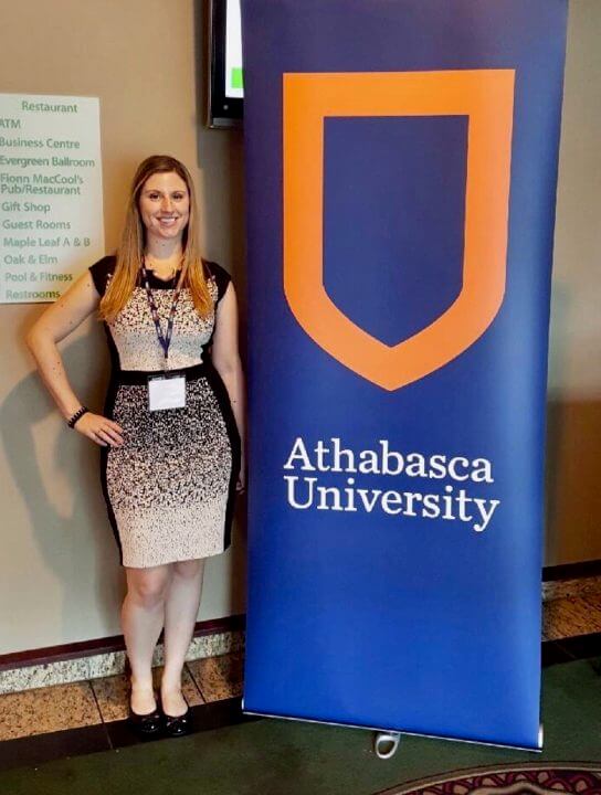 image of valedictorian lisa gray next to AU banner